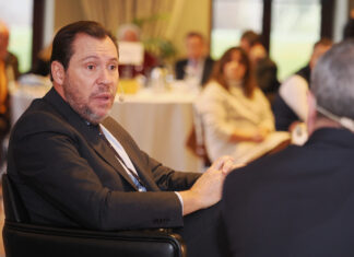 El PP contesta a Puente que la oposición en Castilla y León está como sus inversiones, “desaparecidas” El ministro de Transportes y Movilidad Sostenible participa en el Club de Prensa El Mundo-Diario de Castilla y León