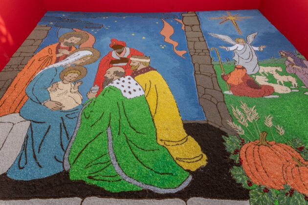 Alfombra belenista elaborada por la Asociaci&oacute;n de Alfombristas de Carri&oacute;n de los Condes