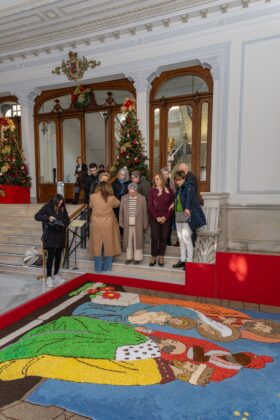 Alfombra belenista elaborada por la Asociaci&oacute;n de Alfombristas de Carri&oacute;n de los Condes