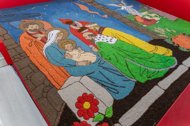 Alfombra belenista elaborada por la Asociaci&oacute;n de Alfombristas de Carri&oacute;n de los Condes