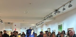 Antonio de la Peña en la inauguración de la muestra Arte Palencia del colectivo Thieldón