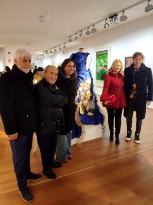 Antonio de la Pe&ntilde;a en la inauguraci&oacute;n de la muestra Arte Palencia del colectivo Thield&oacute;n