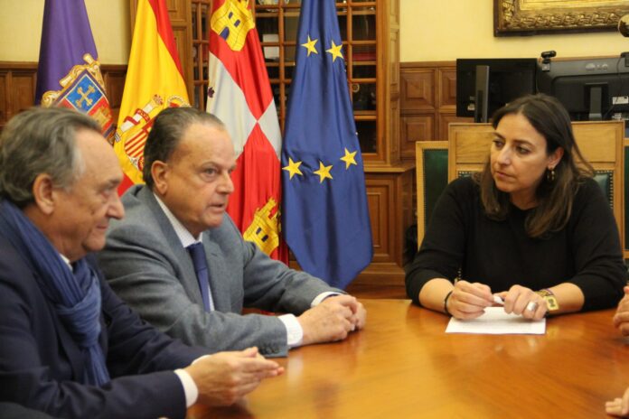 El Consejo de Cuentas se reúne con la Alcaldesa de Palencia El Consejo de Cuentas se reúne con la Alcaldesa de Palencia