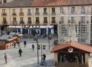 El Mercado Navideño llena de magia la Plaza Mayor de Palencia Mercado Navideño en la Plaza Mayor de Palencia