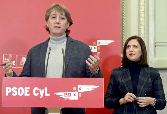 El secretario general electo del PSOECyL mantiene un encuentro con la militancia de Burgos