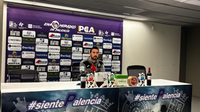 Álex Izquierdo en rueda de prensa ras el partido contra el Burgos Promesas