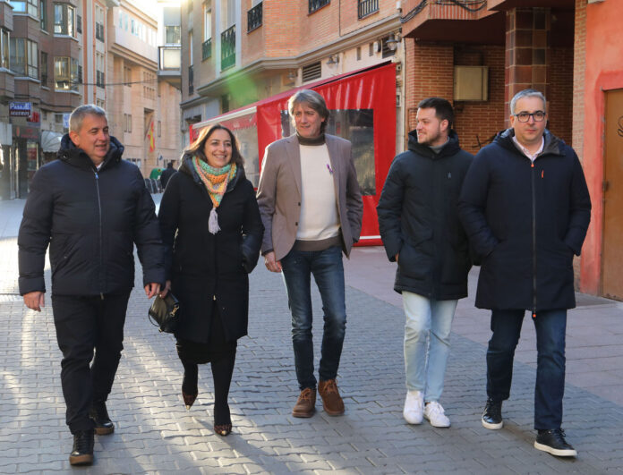 Carlos Martínez (PSCYL) durante su primera visita al PSOE de Palencia - BRÁGIMO ICAL