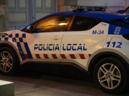 Un hombre abofetea a una mujer en el Paseo del Salón después de solicitar fuego y encuentran que está de manera irregular en España Detenida una mujer en Palencia por agredir a su pareja