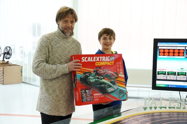 Ernesto Carde&ntilde;oso ganador del Campeonato de Scalextric categoria Infantil