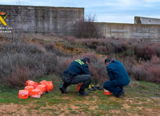 Agentes del TEDAX destruyen 40 bombas extintoras que estaban almacenadas en 7 pueblos de Palencia Guardia-Civil-bombas-antiincendios