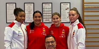 Isabel Nieto, María Torres, Sonia Pereira e Indira Zúñiga, junto con Iván Leal