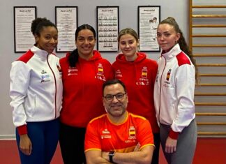 Isabel Nieto, María Torres, Sonia Pereira e Indira Zúñiga, junto con Iván Leal