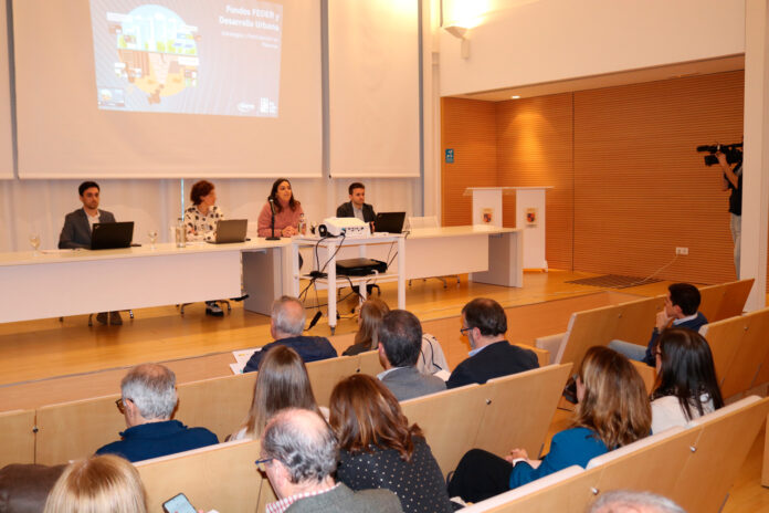Judith-Castro-y-Miriam-Andrés-en-la-presentación-del-PAI-21