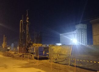 Micropilotadora parada en la madrugada del sábado 18 de enero en las obras de ADIF en el Camino Viejo de Husillos