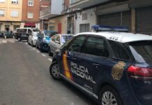 Varios vehículos de la Policía Nacional. / Óscar Herrero