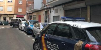 Varios vehículos de la Policía Nacional. / Óscar Herrero