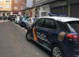 Varios vehículos de la Policía Nacional. / Óscar Herrero