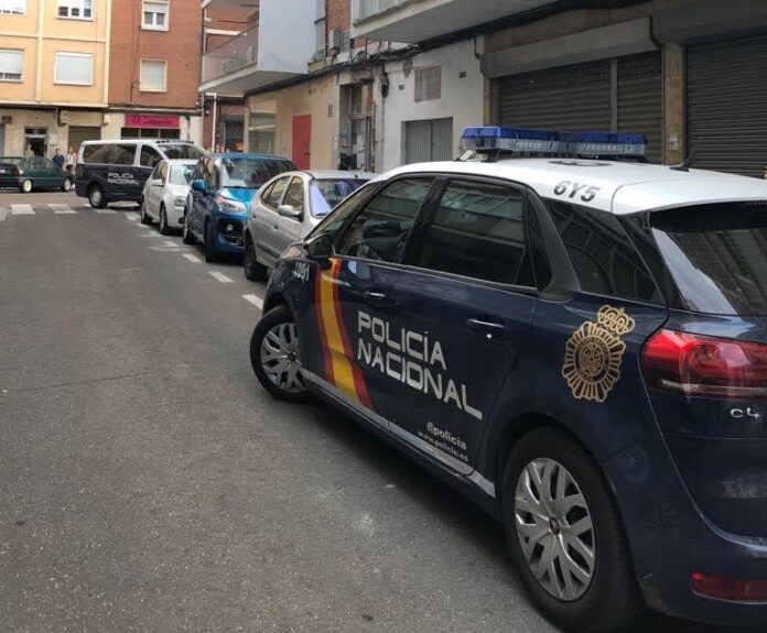 Varios vehículos de la Policía Nacional. / Óscar Herrero