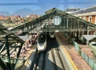 Tren Avant en la estación de trenes Campo Grande de Valladolid