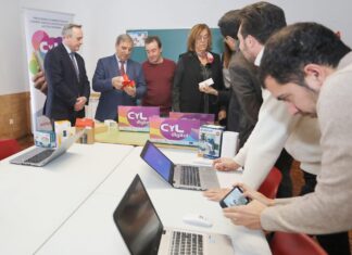 El programa CyL Digital pone en marcha cinco aulas móviles para la formación en competencias digitales en el medio rural Presentación de las aulas itinerantes CyL Digital para formación en competencias digitales