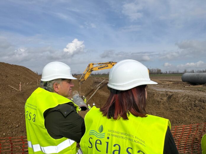 La secretaria de Estado de Agricultura visita las obras de modernización del regadío en la provincia de Palencia La secretaria de Estado de Agricultura y Alimentación, Begoña García, visita las obras de modernización de regadío de los canales del Bajo Carrión, en la provincia de Palencia