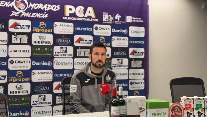 Álex Izquierdo en rueda de prensa tras el partido en casa ante Santa Marta de Tormes