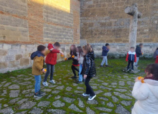Galería: Los niños de Carrión de los Condes “corren las naranjas” en la fiesta de San Blas Fiesta de San Blas en Carrión de los Condes (14)