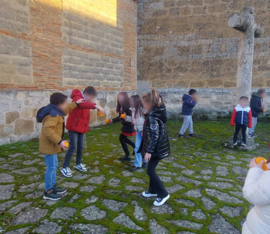Galería: Los niños de Carrión de los Condes “corren las naranjas” en la fiesta de San Blas Fiesta de San Blas en Carrión de los Condes (14)