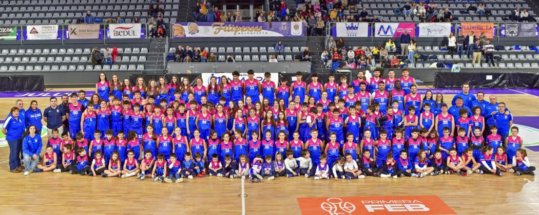 Fotograf&iacute;a: Isma Su&aacute;rez. Recibimiento de los j&oacute;venes jugadores del Filipenses