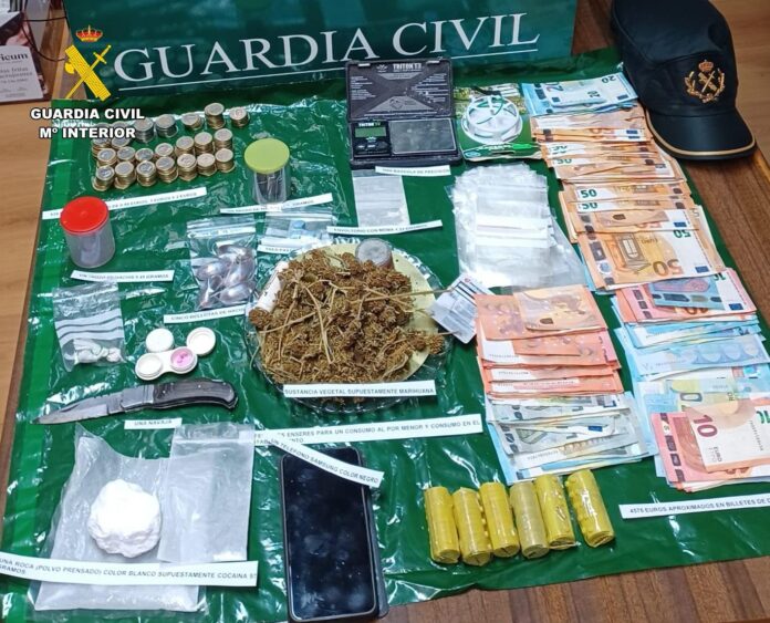 Objetos incautados. Imagen proporcionada por la Guardia Civil de Palencia