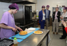 La-ministra-de-Igualdad-visita-Lovepamur-en-Saldaña--Brágimo-ICAL2 (1)