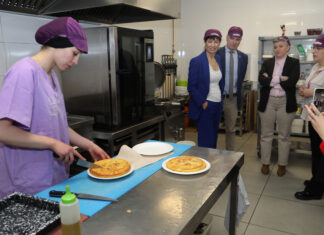 La-ministra-de-Igualdad-visita-Lovepamur-en-Saldaña--Brágimo-ICAL2 (1)