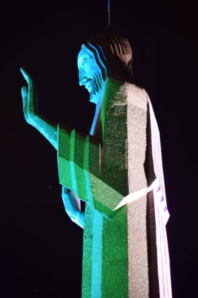 Monumentos iluminados por el D&iacute;a de las Enfermedades Raras (1)