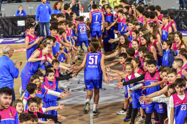 Fotograf&iacute;a: Isma Su&aacute;rez. Recibimiento de los j&oacute;venes jugadores del Filipenses