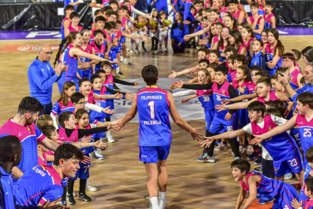 Fotograf&iacute;a: Isma Su&aacute;rez. Recibimiento de los j&oacute;venes jugadores del Filipenses