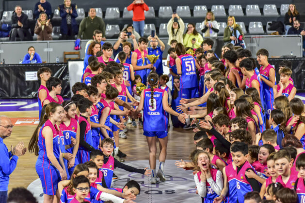 Fotograf&iacute;a: Isma Su&aacute;rez. Recibimiento de los j&oacute;venes jugadores del Filipenses