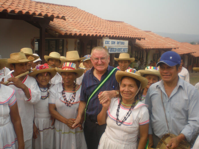 nicolás-con-mujeres