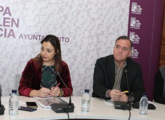 Brágimo (ICAL) / La alcaldesa de Palencia, Miriam Andrés, junto al concejal de Hacienda, Carlos Hernández; y el portavoz de Vamos Palencia, Domiciano Curiel, presentan el documento de Presupuestos para 2024
