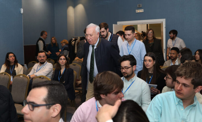 Presentación de la I Escuela de Formación 'David Vázquez' de NNGG Palencia