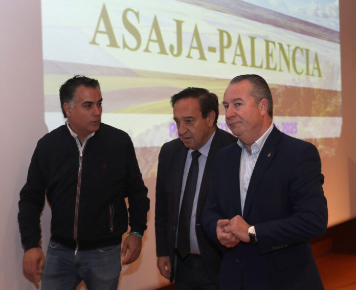 El presidente nacional de ASAJA participa en la asamblea ordinaria de ASAJA-Palencia El presidente nacional de ASAJA participa en la asamblea ordinaria de ASAJA-Palencia