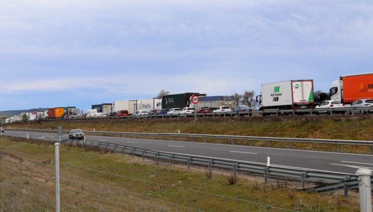 Herido el conductor de un cami&oacute;n en la A-62 a la altura de Due&ntilde;as (Palencia)