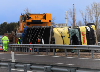 Herido el conductor de un camión en la A-62 a la altura de Dueñas (Palencia)