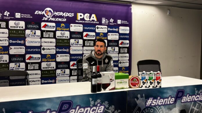 Álex Izquierdo en rueda de prensa postpartido ante la Arandina