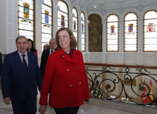 La Junta aporta un millón hasta 2028 para el proyecto Territorio Rural Inteligente que gestiona servicios públicos de 400 municipios Ángeles Armisén y el consejero de movilidad, José Luis Sanz Merino