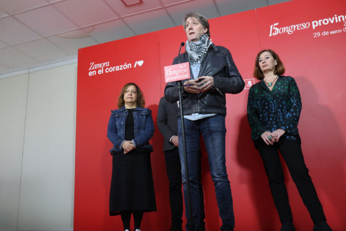 Carlos-Martínez-y-Francina-Armengol-en-el-congreso-provincial-del-PSOE-en-Zamora Carlos-Martínez-y-Francina-Armengol-en-el-congreso-provincial-del-PSOE-en-Zamora