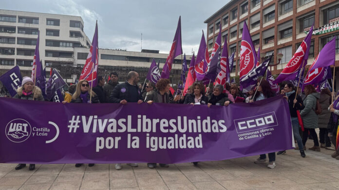 Concentración-8M-sindicatos-UGT-y-CCOO