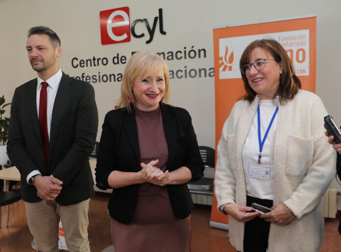Consejera-Industria,-Leticia-García;-directora-FSecretariado-Gitano,-Mar-Fresno,-y-gerente-ECyL,-Jesús-Blanco---BRÁGIMO-ICAL Consejera Industria, Leticia García; directora FSecretariado Gitano, Mar Fresno, y gerente ECyL, Jesús Blanco - BRÁGIMO ICAL
