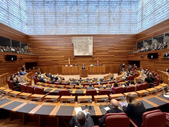 Leticia Pérez (ICAL). Las Cortes celebran la primera jornada del Debate de política general, con la intervención del presidente de la Junta, Alfonso Fernández Mañueco