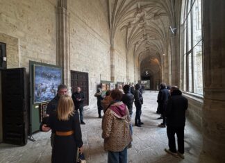 El Claustro de la Catedral acoge la exposición de Damián Simal, organizada por la Asociación Thieldón
