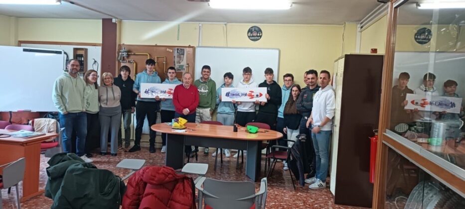 El IES Virgen de la Calle y el Parque de bomberos de Palencia colaboran en las primeras pruebas del desaf&iacute;o CanSat